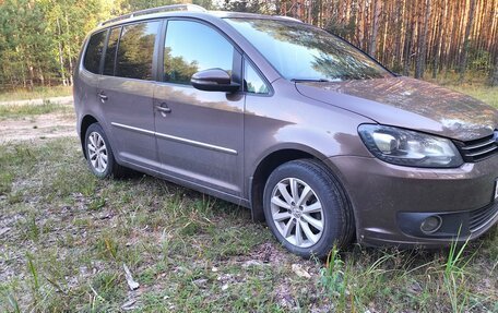 Volkswagen Touran III, 2011 год, 1 000 000 рублей, 4 фотография