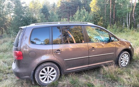 Volkswagen Touran III, 2011 год, 1 000 000 рублей, 3 фотография