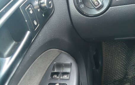 Volkswagen Touran III, 2011 год, 1 000 000 рублей, 5 фотография