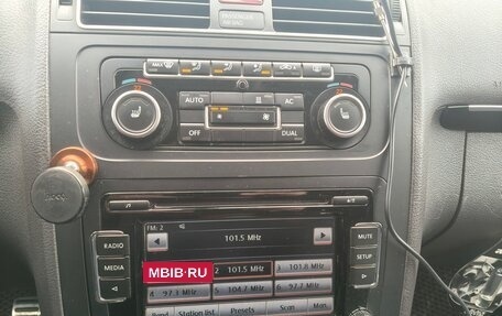 Volkswagen Touran III, 2011 год, 1 000 000 рублей, 7 фотография