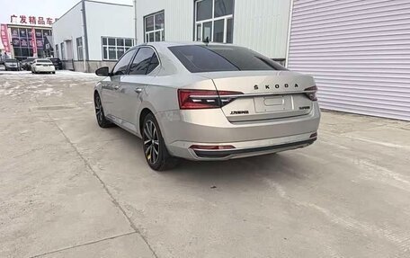 Skoda Superb III рестайлинг, 2023 год, 2 300 000 рублей, 19 фотография