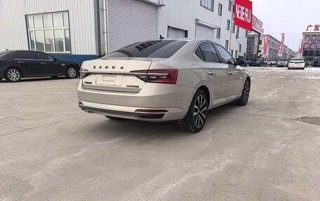 Skoda Superb III рестайлинг, 2023 год, 2 300 000 рублей, 17 фотография