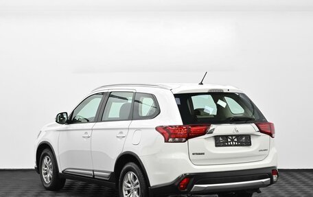 Mitsubishi Outlander III рестайлинг 3, 2016 год, 1 499 000 рублей, 4 фотография