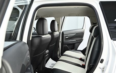 Mitsubishi Outlander III рестайлинг 3, 2016 год, 1 499 000 рублей, 15 фотография