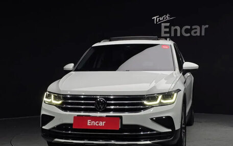 Volkswagen Tiguan II, 2022 год, 3 100 000 рублей, 3 фотография