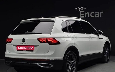 Volkswagen Tiguan II, 2022 год, 3 100 000 рублей, 2 фотография