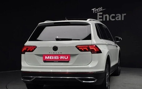 Volkswagen Tiguan II, 2022 год, 3 100 000 рублей, 4 фотография
