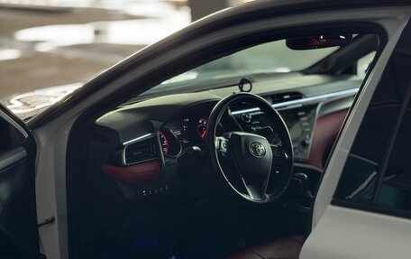 Toyota Camry, 2020 год, 2 650 000 рублей, 10 фотография