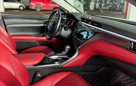 Toyota Camry, 2020 год, 2 650 000 рублей, 18 фотография