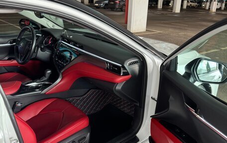 Toyota Camry, 2020 год, 2 650 000 рублей, 17 фотография