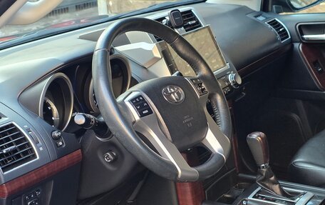 Toyota Land Cruiser Prado 150 рестайлинг 2, 2015 год, 3 700 000 рублей, 12 фотография