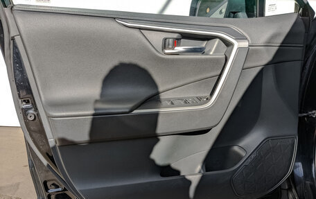 Toyota RAV4, 2021 год, 3 890 000 рублей, 18 фотография