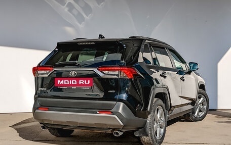 Toyota RAV4, 2021 год, 3 890 000 рублей, 5 фотография