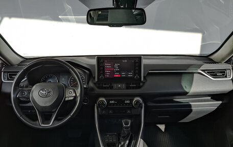 Toyota RAV4, 2021 год, 3 890 000 рублей, 14 фотография