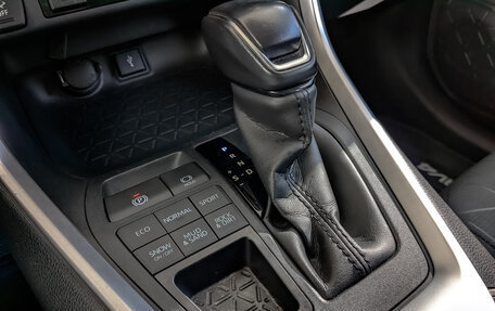 Toyota RAV4, 2021 год, 3 890 000 рублей, 25 фотография