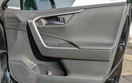 Toyota RAV4, 2021 год, 3 890 000 рублей, 23 фотография