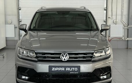 Volkswagen Tiguan II, 2018 год, 2 679 000 рублей, 2 фотография