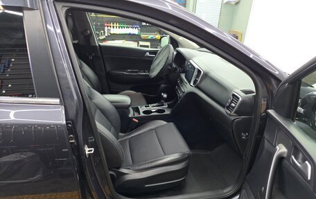 KIA Sportage IV рестайлинг, 2018 год, 1 899 000 рублей, 6 фотография