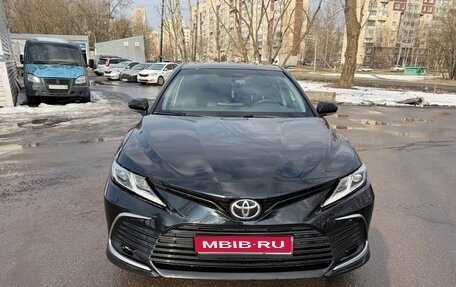 Toyota Camry, 2021 год, 2 600 000 рублей, 1 фотография