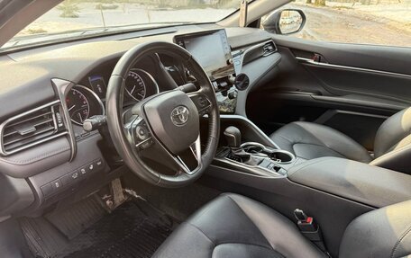 Toyota Camry, 2021 год, 2 600 000 рублей, 2 фотография