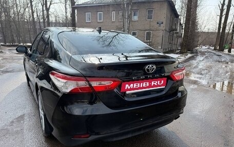 Toyota Camry, 2021 год, 2 600 000 рублей, 4 фотография