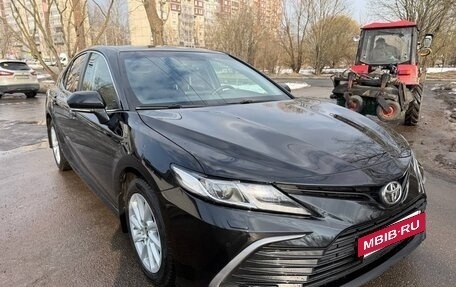 Toyota Camry, 2021 год, 2 600 000 рублей, 3 фотография