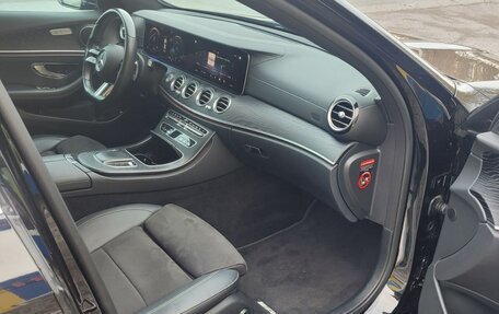 Mercedes-Benz E-Класс, 2021 год, 4 200 000 рублей, 9 фотография