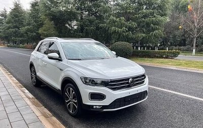 Volkswagen T-Roc I, 2023 год, 1 970 000 рублей, 1 фотография