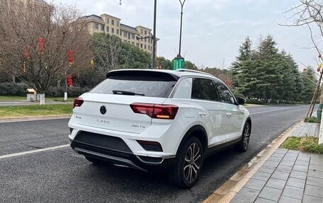 Volkswagen T-Roc I, 2023 год, 1 970 000 рублей, 5 фотография