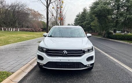 Volkswagen T-Roc I, 2023 год, 1 970 000 рублей, 2 фотография