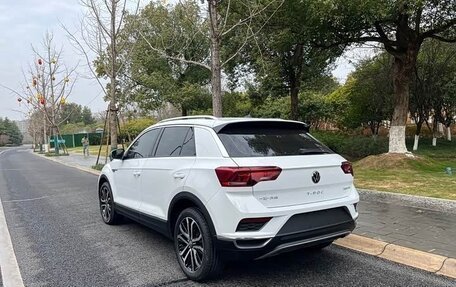 Volkswagen T-Roc I, 2023 год, 1 970 000 рублей, 3 фотография
