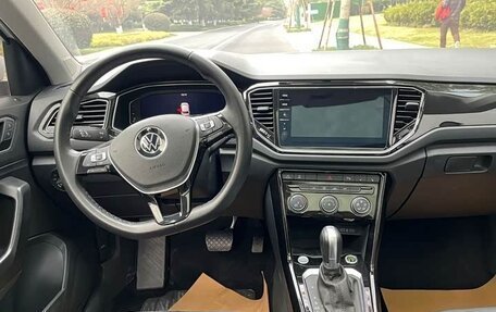 Volkswagen T-Roc I, 2023 год, 1 970 000 рублей, 8 фотография