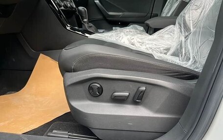 Volkswagen T-Roc I, 2023 год, 1 970 000 рублей, 9 фотография