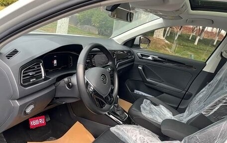 Volkswagen T-Roc I, 2023 год, 1 970 000 рублей, 7 фотография