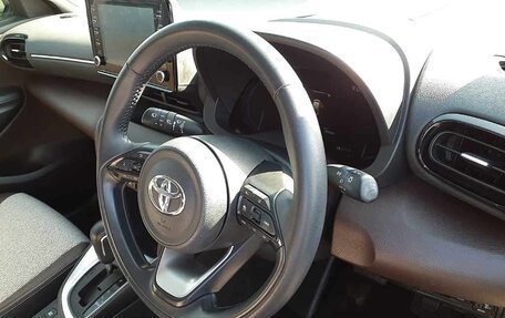 Toyota Yaris Cross, 2022 год, 1 598 000 рублей, 9 фотография