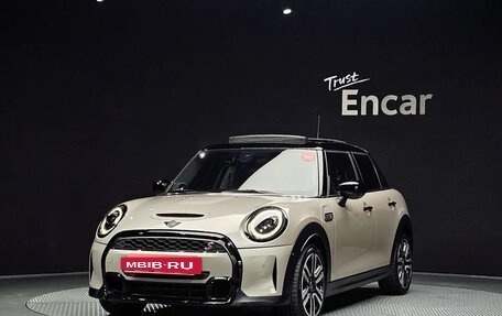 MINI Hatch, 2022 год, 1 690 000 рублей, 2 фотография