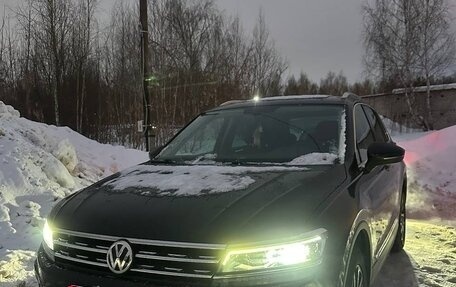 Volkswagen Tiguan II, 2018 год, 2 500 000 рублей, 1 фотография