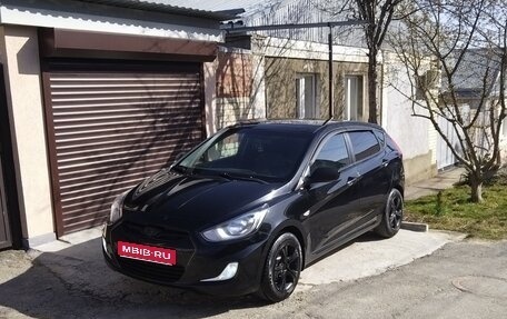 Hyundai Solaris II рестайлинг, 2014 год, 1 000 000 рублей, 1 фотография