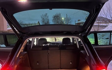 Volkswagen Tiguan II, 2018 год, 2 500 000 рублей, 4 фотография