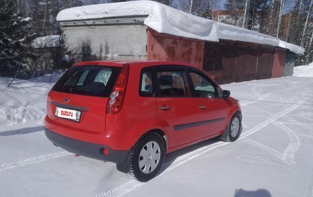 Ford Fiesta, 2006 год, 385 000 рублей, 2 фотография