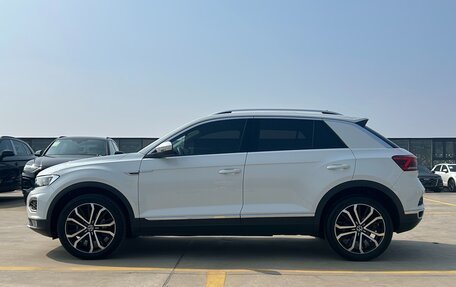 Volkswagen T-Roc I, 2022 год, 1 907 000 рублей, 2 фотография