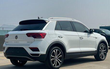 Volkswagen T-Roc I, 2022 год, 1 907 000 рублей, 5 фотография