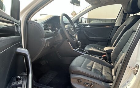 Volkswagen T-Roc I, 2022 год, 1 907 000 рублей, 21 фотография