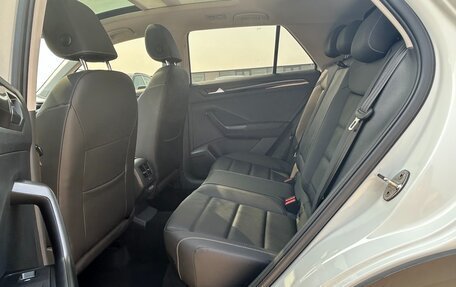 Volkswagen T-Roc I, 2022 год, 1 907 000 рублей, 23 фотография