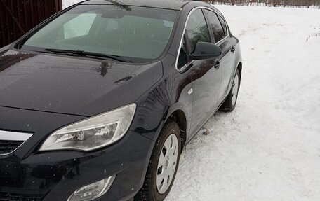 Opel Astra J, 2011 год, 730 000 рублей, 2 фотография