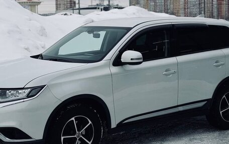 Mitsubishi Outlander III рестайлинг 3, 2019 год, 2 260 000 рублей, 3 фотография