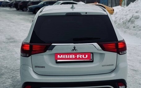 Mitsubishi Outlander III рестайлинг 3, 2019 год, 2 260 000 рублей, 6 фотография