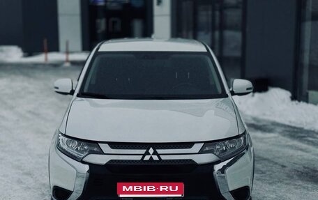 Mitsubishi Outlander III рестайлинг 3, 2019 год, 2 260 000 рублей, 4 фотография