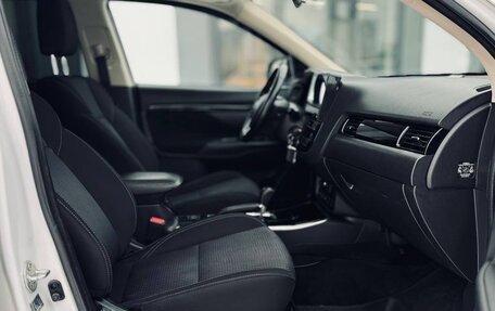 Mitsubishi Outlander III рестайлинг 3, 2019 год, 2 260 000 рублей, 12 фотография