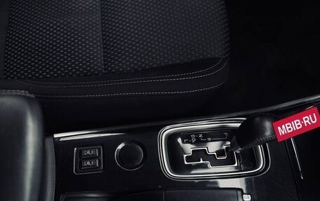 Mitsubishi Outlander III рестайлинг 3, 2019 год, 2 260 000 рублей, 15 фотография